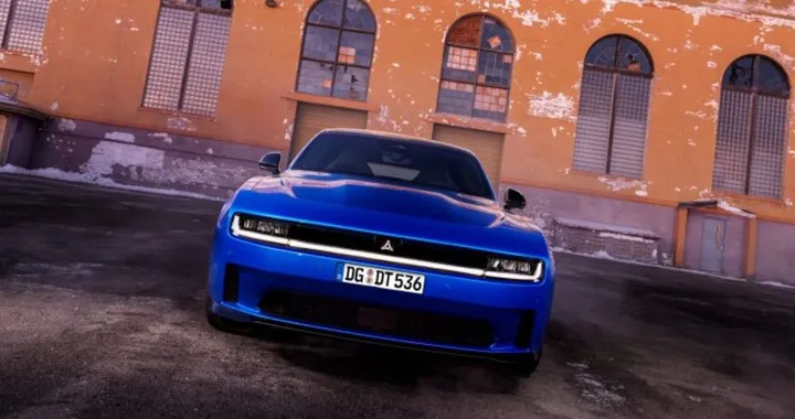 Dodge Charger, la muscle car cambia pelle: benzina o elettrica, ma il carattere resta americano