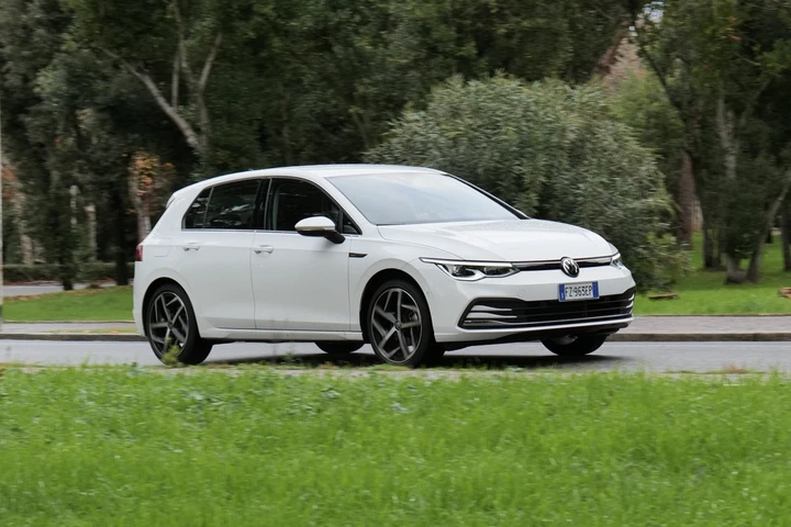 Volkswagen Golf 1.5 eTSI: la prova su strada