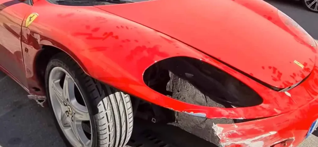 Ferrari quasi demolita, acquistata al costo di una citycar: il restauro