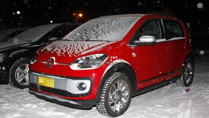 Foto spia Volkswagen Cross Up!