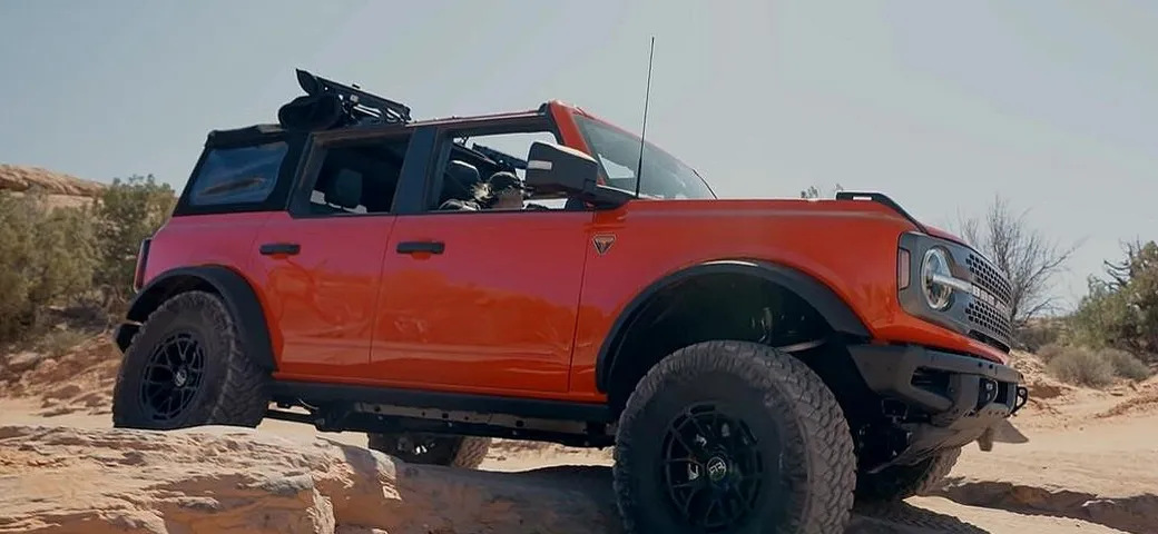 Ford Bronco 2021: impresa estrema in off-road [Video]