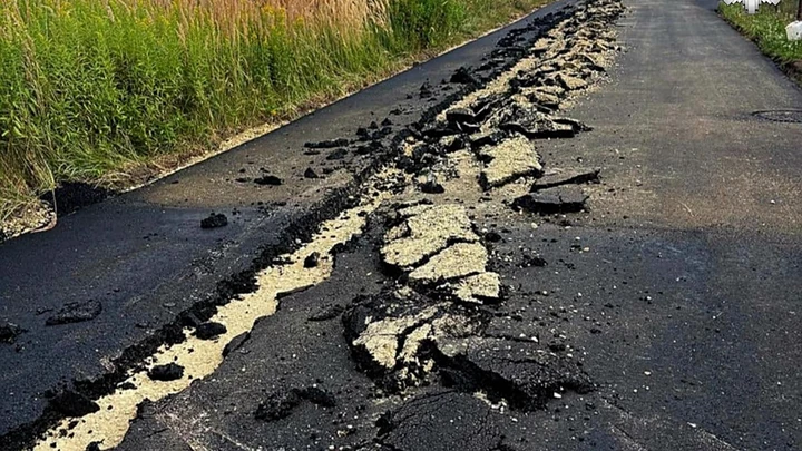 Ara 200 metri di strada nuova col trattore: 