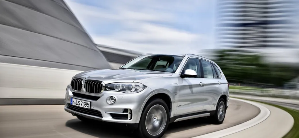 BMW X5 xDrive 40e: nuove foto ufficiali