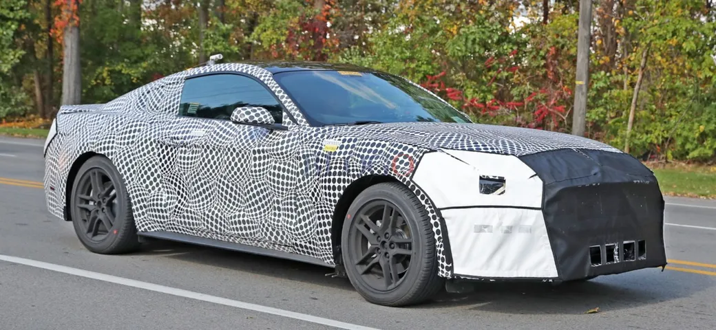 Ford Mustang: foto spia del facelift