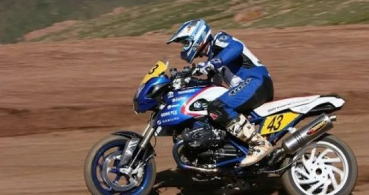 BMW HP2 Megamoto Pikes Peak Edition solo per il Giappone