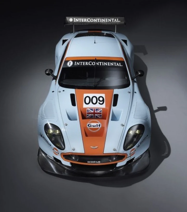 Aston Martin DBR9s in livrea Gulf