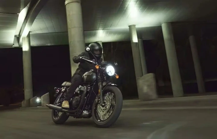 Triumph Bonneville 400: la nuova retrò per patente A2 è sempre più vicina