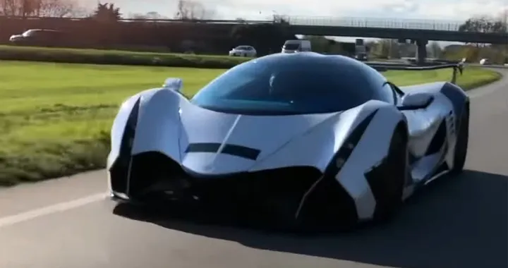 Devel Sixteen: la potentissima hypercar testata sulle strade del Piemonte