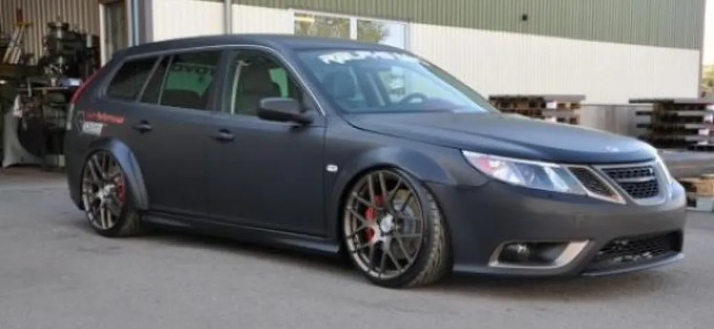 Saab 9-3 Sport Combi: dalla Svezia un esemplare con motore Viper V10