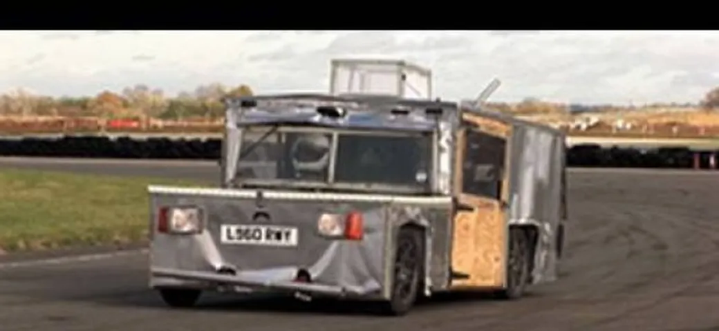 Hammerhead Eagle i-Thrust: Autocar prova l'auto elettrica realizzata da Top Gear