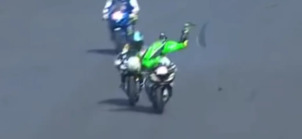 Incredibile salvataggio di West a 200 km/h [Video]