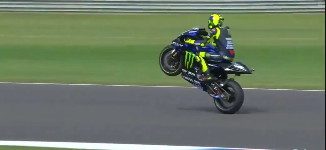 Valentino Rossi, i festeggiamenti del GP d'Argentina [VIDEO]