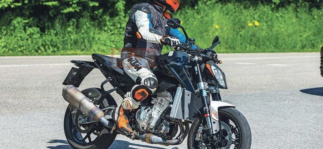 KTM al lavoro su una Duke 990? Ecco le prime foto spia