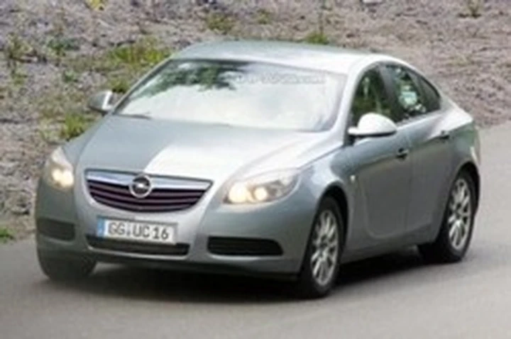Opel Vectra: immagini definitive ?