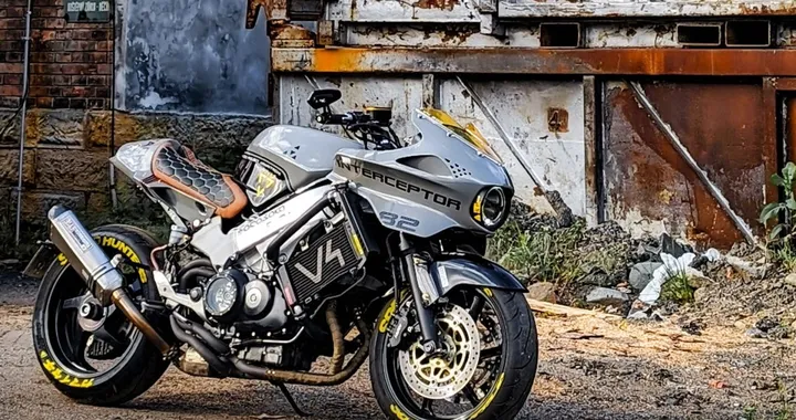 Honda VFR800 Kamaitachi: la moto ispirata al manga Akira