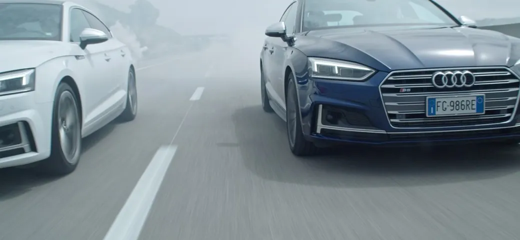 Audi S5, Trust Race: pilota non vedente percorre una curva veloce [Video]