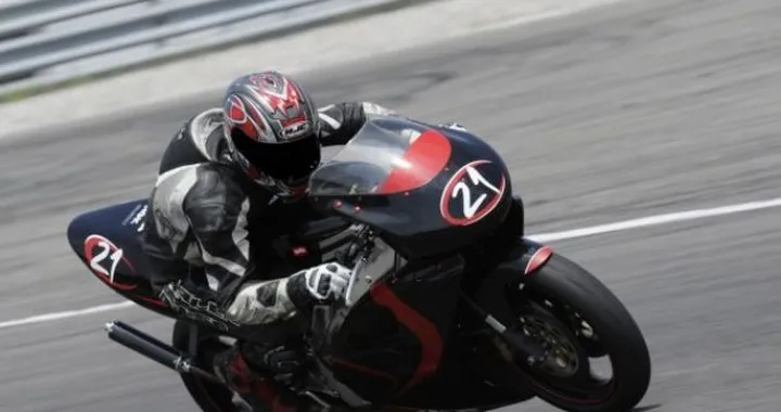 Scatto in Corsa: Aprilia RS250 a Franciacorta