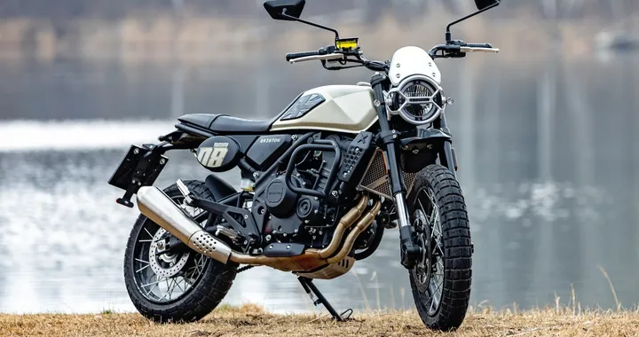 Brixton lancia la nuova Crossfire 500 XC