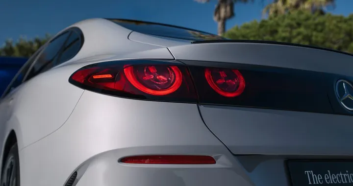 Meno peso, più efficienza e facilità di riparazione: il nuovo pacco batteria di Mercedes