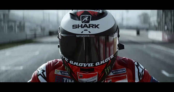 SHELL ADVANCE – 2 WHEELS VS GRAVITY