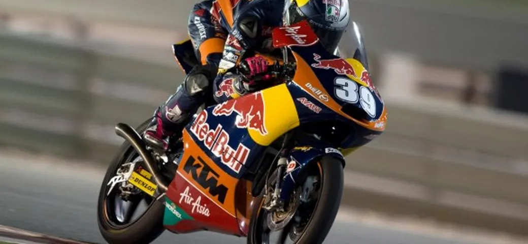 Moto3, Losail: Salom si prende la pole su Vinales e Rins, 12° Fenati