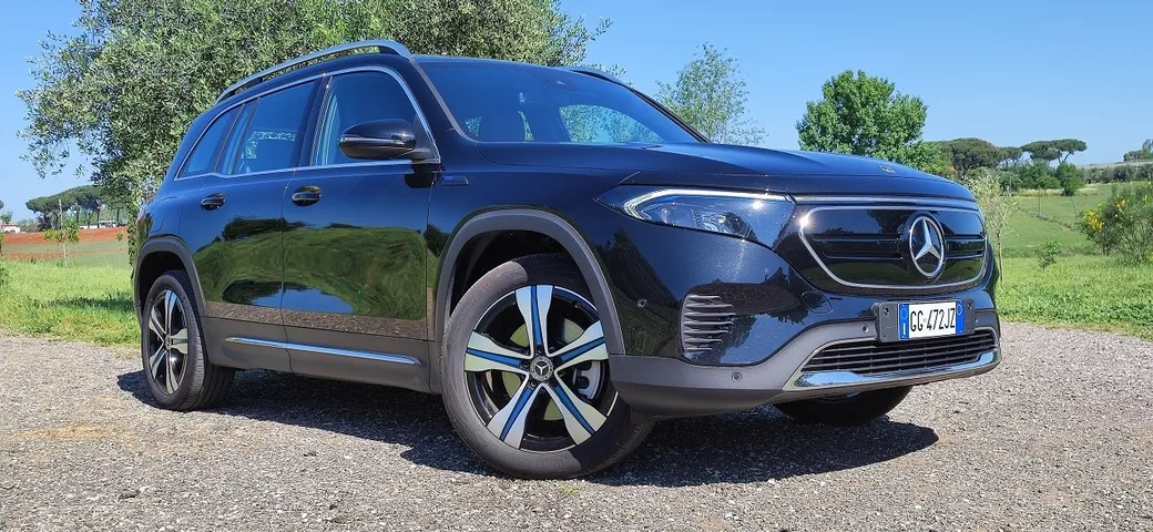 Mercedes EQB 300 4Matic: la prova su strada