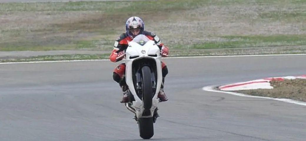 Scatto in Corsa: CBR600RR e Aprilia RSV4 R