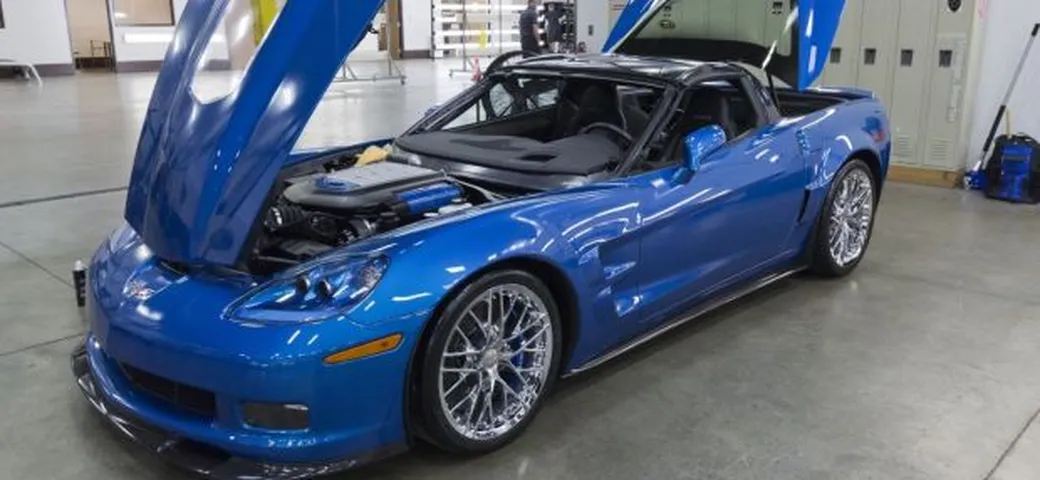 Termina il restauro di una fra le Corvette estratte dal buco