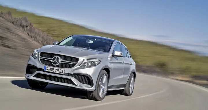 Lewis Hamilton e la Mercedes GLE Coupé [Video]