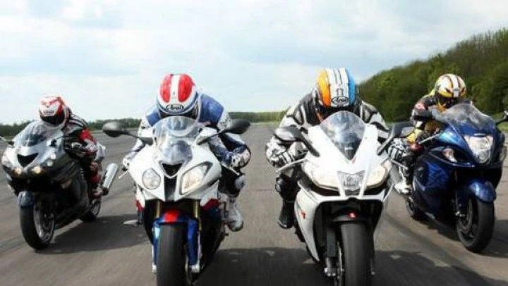 Test di velocità: ZZR1400 vs Hayabusa vs RSV4 vs S1000RR