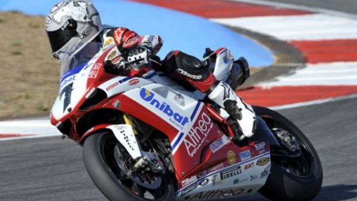 WSBK: Carlos Checa vittorioso in gara1 a Portimao. Guintoli e Rea sul podio