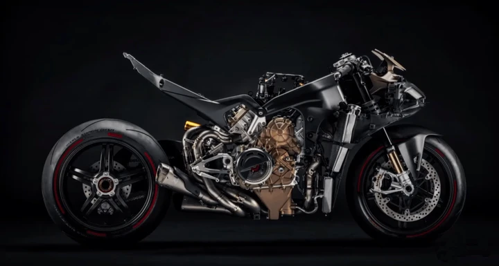 Ducati Panigale V4 Superleggera senza veli: ecco foto e video