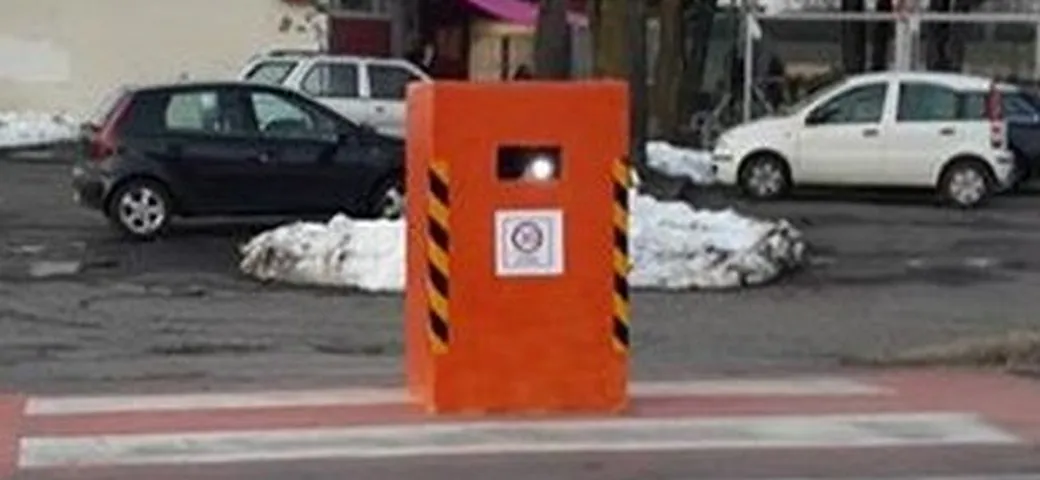 A Caorso qualcuno si è travestito da autovelox