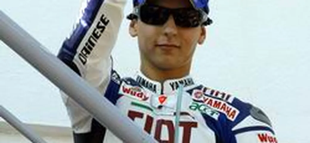 Lorenzo: operazione lampo al braccio dopo il GP