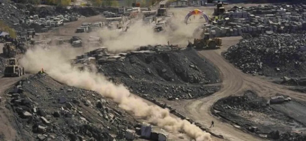 Red Bull Motorclash, Carlos Sainz batte Stefan Everts nelle Cave di Hainaut