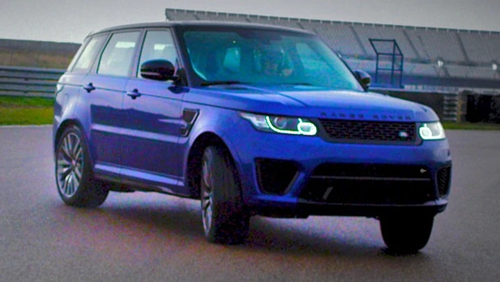 In pista con la Range Rover Sport SVR in video
