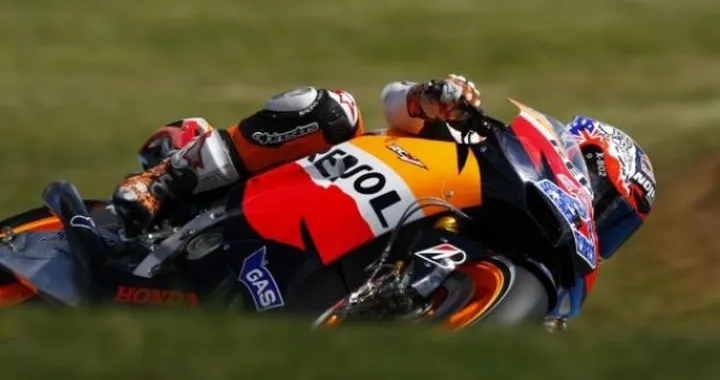 MotoGP, qualifiche infuocate: Honda fa (quasi) il pieno con Pedrosa, Stoner, Dovizioso. Si difendono le Ducati con Hayden e Rossi combattivi