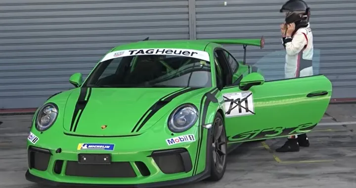 Una nonna che corre con una Porsche 911 GT3 RS? Sì, a Monza [Video]