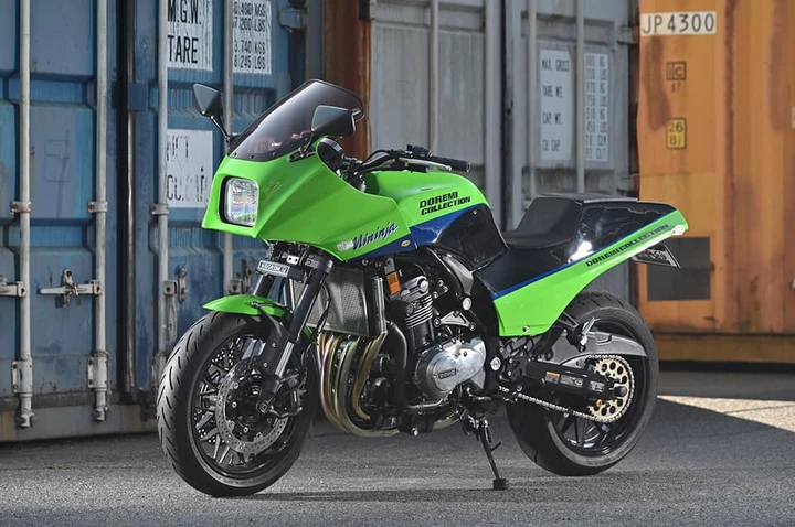 La Kawasaki Z900RS si trasforma nella mitica GPZ900R