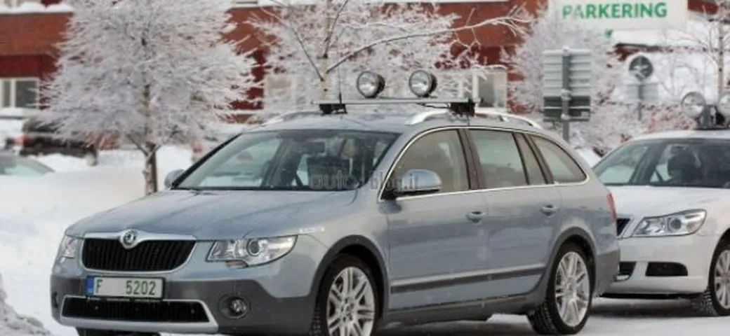 Foto Spia Skoda Superb Scout