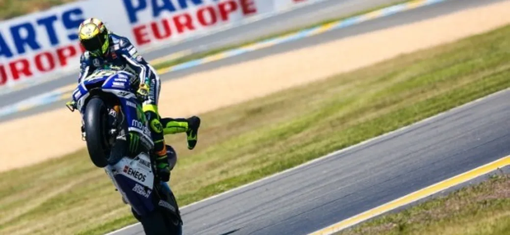 L’arte di correre in motocicletta. La preparazione psico-fisica. Piloti “tirati” come Agostini, Biaggi e Rossi e piloti con la sigaretta in bocca come Pasolini e Sheene