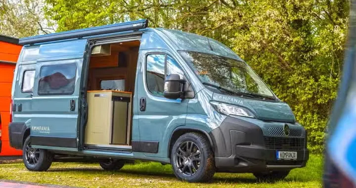 Questo camper nasconde una casa: ha persino un garage da 1.200 litri