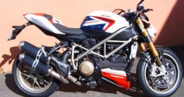 Ducati Streetfighter S e Monster S4R Bayliss Replica
