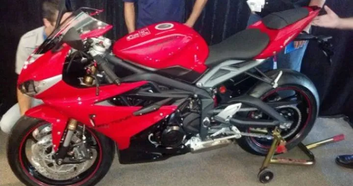 Triumph Daytona 675 m.y. 2013: prime immagini della versione definitiva