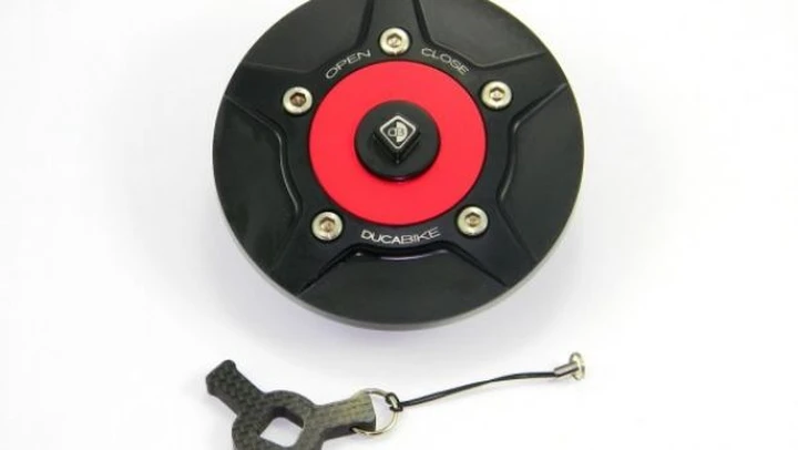 Accessori: nuovi tappi serbatoio Ducatibike per Monster e Diavel
