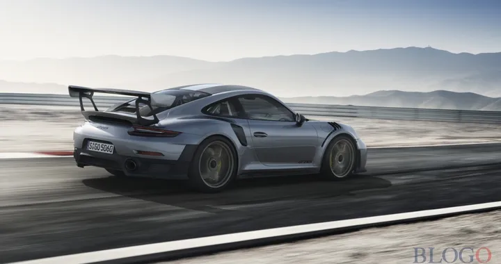 Porsche 911 GT2 RS: Webber e la Sharapova nella bestia [Video]
