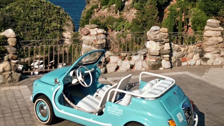 La nuova Fiat 500 Spiaggina sbarca a Taormina: è già un must