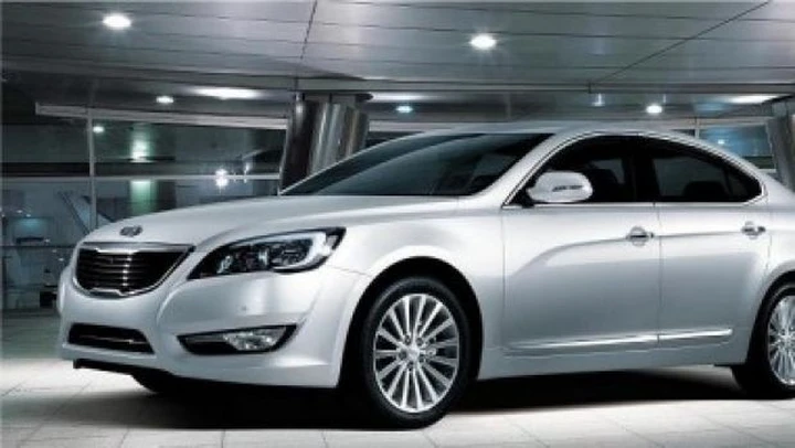 Kia K7: le prime immagini ufficiali