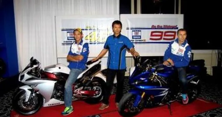 Rossi e Lorenzo turisti per caso a Tokio con la Yamaha