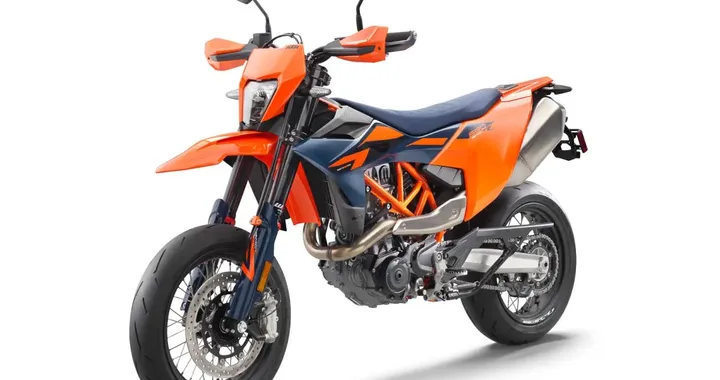 Anteprima della KTM 690 SMC R 2026: 8 dati rapidi
